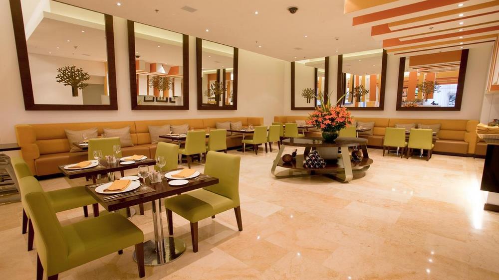 Holiday Inn Airport — foto 1