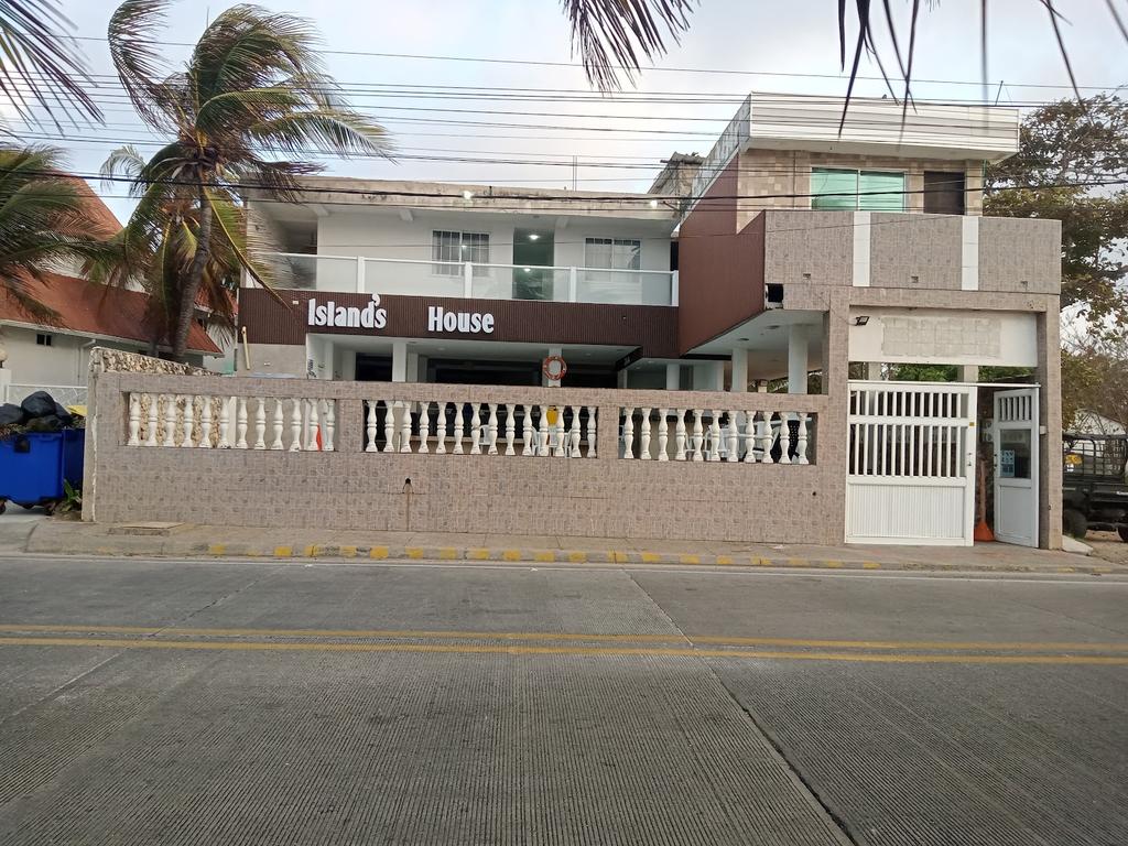 Island House Hotels — photo 1