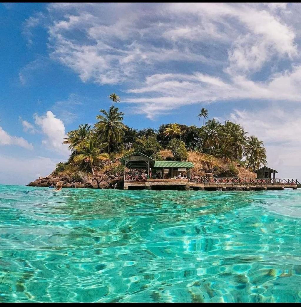 HOTEL YELLOW HOME PROVIDENCE ISLAND — foto 1